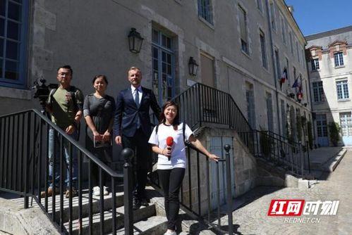 青岛吃瓜网红事件视频,一场网络舆论的风暴与反思 第2张 青岛吃瓜网红事件视频,一场网络舆论的风暴与反思 第2张